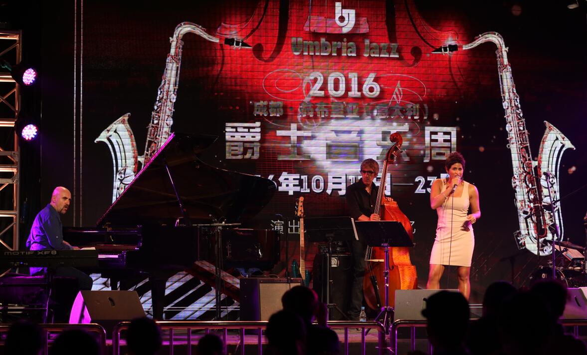 深夜乳液频道丶6樱花免费